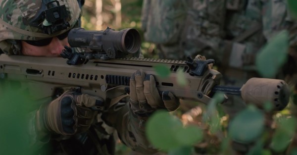제너럴 다이내믹스가 개발 중인 차세대 소총 AR. 제너럴다이내믹스가개발 중인 소총은 M249보다 짧고 무게는 10파운드 이하다. 사진=디펜스포스트