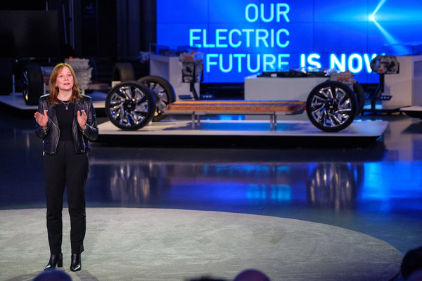 메리 바라 제너럴모터스(GM) 최고경영자(CEO)가 4일 미시간주 워런시에서 열린 투자자 간담회에서 발언하고 있다. 사진=GM