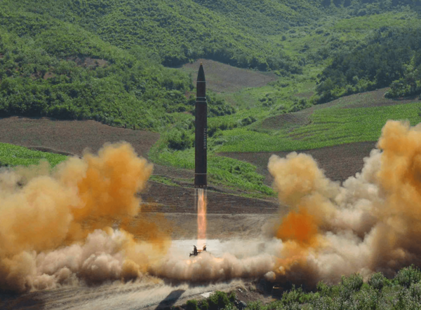 북한의 대륙간탄도탄(ICBM) 화성-14가 지난 2017년 7월4일 발사되고 있다. 사진=CSIS/미사일쓰렛