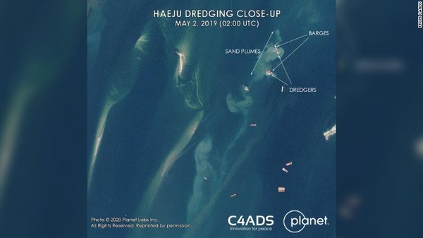 미국 C4ADS가 배포한 북한 해주 앞바다에서 준설하는 선박을 찍은 위성 사진. 사진=C4AD