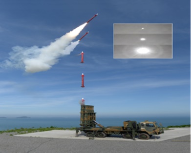 천궁-II 지대공 미사일이 수직발사관에서 콜드론칭 방식으로 발사되고 있다. 사진=방위사업청