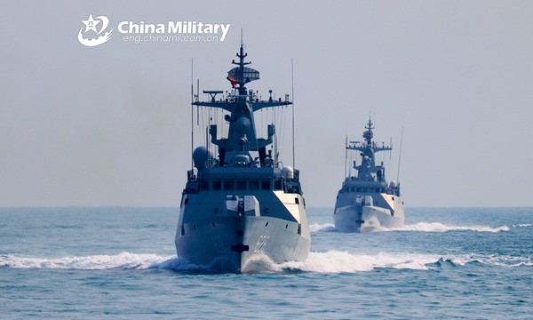 중국 해군 남부전구 소속 056형 초계함 융저함 등이 대형을 이뤄 훈련하고 있다. 사진=중국군망(차이나밀리터리)