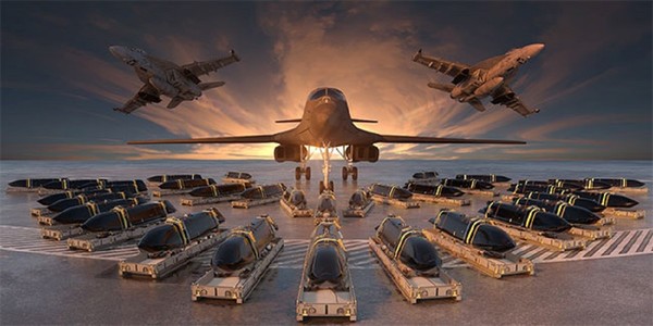 B-1B 전략폭격기와 록히드마틴이 생산하는 LRASM. 사진=에어포스테크놀러지