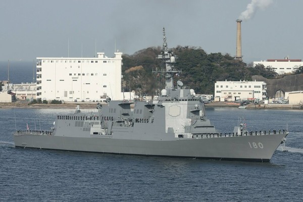 19일 정식을 취역한 일본 해상자위대의 마야급 이지스함 2번함 하구로함. 하구로함은 최신형 이지스전투체계와 탄도미사일 방어체계를 탑재해 탄도미사일 방어능력을 갖추고 있다. 사진=일본 방위성 트위터