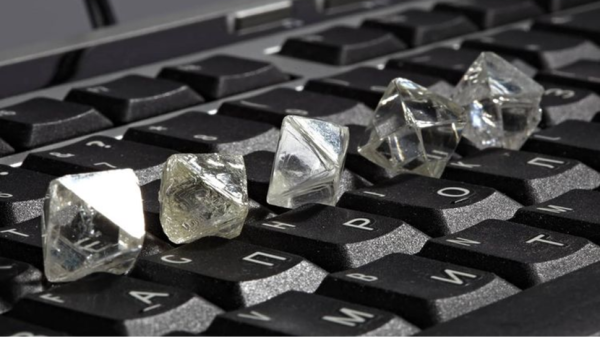 러시아 보석 채굴업체 알로사의 3월 다이아몬드 생산량이 지난해 같은 달에 비해 세 배나 늘어난 것으로 나타났다. 사진은 다이아몬드. 사진=알로사 인스타그램