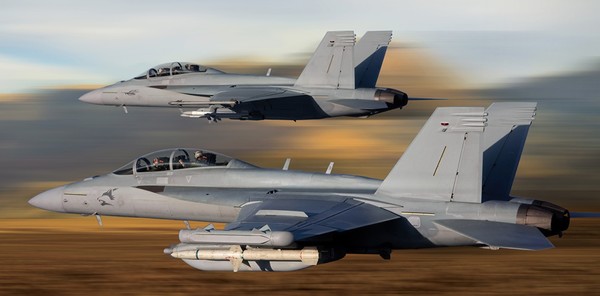 미국 방산업체 보잉이 생산하는 F/A-18E/F 수퍼호넷 전투기가 무장을 탑ㅁ재한채 편대 비행하고 있다.사진=보잉컴퍼니