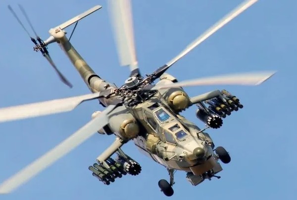 러시아 Mi-28NM 공격헬기가 완전무장한채 비행하고 있다.사진=디펜스월드닷넷