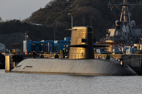 일본 요코스카항에 계류된 오야시오급 잠수함.사진=워십포른