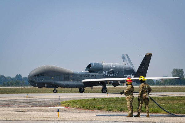 미국 노스다코타주 그랜드 포크스 공군기지에서 지난 7월29일 마지막 비행을 준비중인 EQ-4글로벌호크 사진=미공군/에어로타임