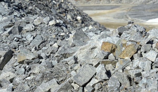 호주의 리튬 광석. 사진=마이닝테크놀러지닷컴