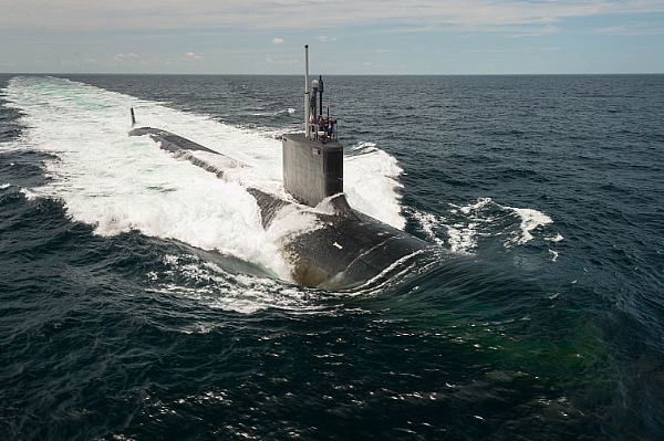 미해군 버지니아급 잠수함 존 워너함이 2015년 6월9일 취역전 시험항해를 하고 있다. 사진=미해군