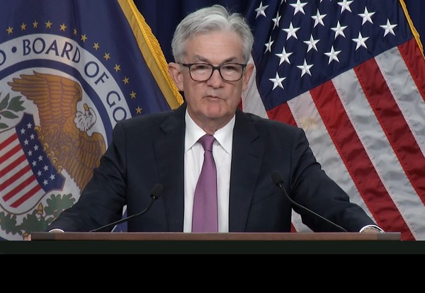 제롬 파월 미국 연방준비제도(Fed) 의장이 27일(현지시각) 연방공개시장위원히(FOMC) 정례회의 후 기자회견에서 발언하고 있다.사진=Fed 유튜브 캡쳐