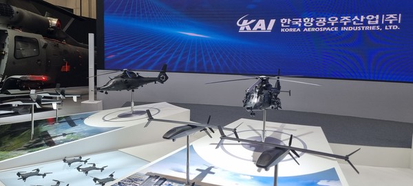 KAI가 내년 전력화를 목표로 하고 있는 소형무장헬기 모형.사진=KAI