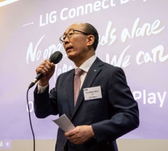 김지찬 LIG넥스원 대표이사가 지난 9월22일 대한민국방위산업전 'LIG Connect Day'에서 인삿말을 하고 있다. 사진=LIG넥스원 사보 근두운