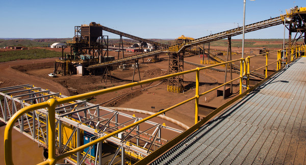 호주 철광석 생산업체 포테스큐메털스의 아이언브리지 철광석 가공 시설. 아이언브리지 자철석 광산은 품위  67%의 고품질 자철석을 연간 2200만t 생산한다.포테스큐메털스그룹