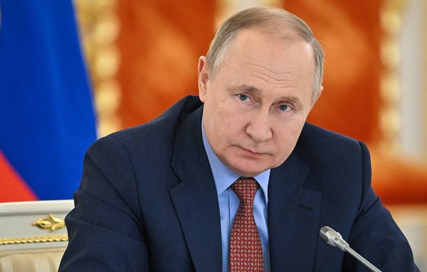 블라디미르 푸틴 러시아 대통령은 14일 남아프리카 공화국 대통령과 가진 전화통화에서 흑해 곡물수출협정 하 러시아 곡물 수출 장애물이 여전히 지속되고 있다고 밝혔다. 사진=타스통신
