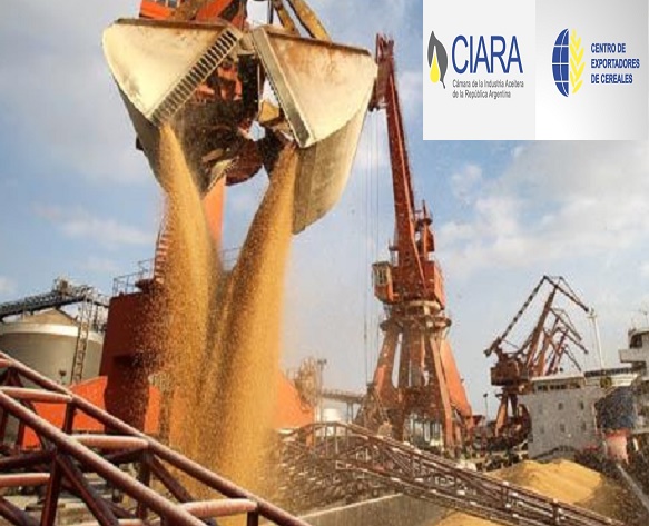 아르헨티나 항구에서 수출용 곡물이 화물선에 쏟아지고 있다.오른쪽은 아르헨티나 곡물 수출업체 단체인 CIARA-CEC 로고.사진=CIARA-CEC