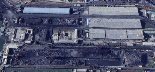 남포항 석탄 야적장 위성 사진. 사진=에어버스/VOA