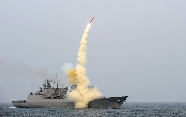 한국 해군 함정에서 발사되는 현무-3C.사진=미사일쓰렛