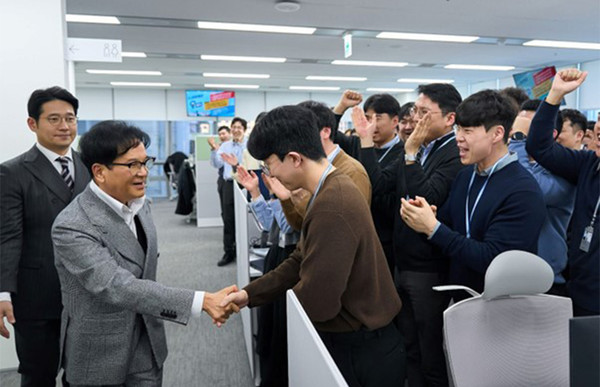 CJ그룹 이재현 회장이 1월12일 오전 서울 종로구 청진동 CJ대한통운 본사에서 임직원들과 만나고 있다.사진=CJ그룹