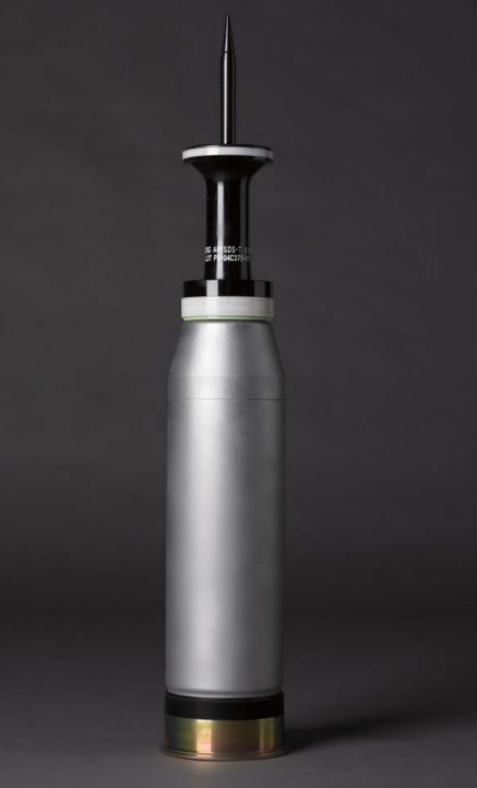 방산업체 풍산이 생산하는 K2전차용 120mm 활강포용 날개안정분리철갑탄(APFSDS). 가운데 뾰족한 것이 텅스텐 합금으로 만든 관통자. 사진=풍산