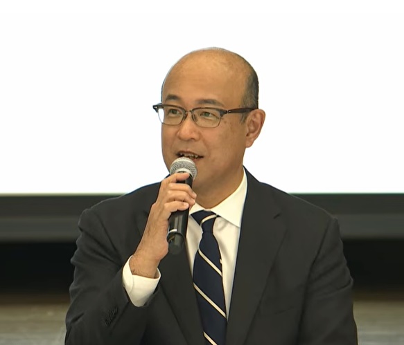 켄타 콘 토요타자동차 최고경영자(CEO) 내정자(현재 재무책임자)가 6일 기자회견에서 발언하고 있다.사진=토요타자동차