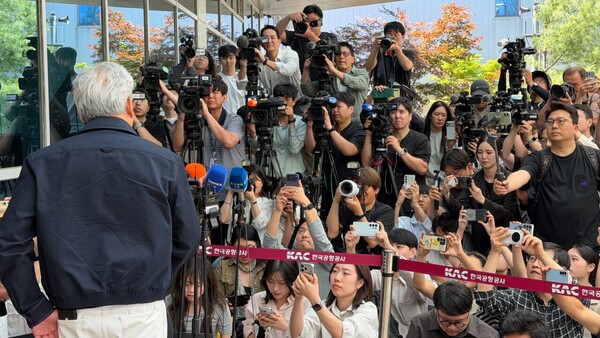 젠슨황 엔비디아 CEO가 한국 기자들과 대화하고 있다. 사진=엔비디아 홈페이지