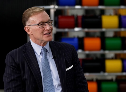 웬델 위크스(Wendell Weeks) 코닝 회장 겸 최고경영자(CEO). 사진=CNBC