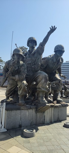 전쟁기념관 동상. 사진=박태정 기자