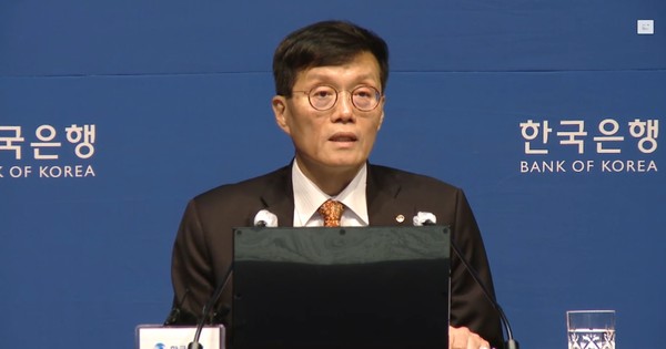이창용 한국은행 총재가 금융통화위원회 후 기자회견에서 모두 발언을 하고 있다. 사진=한국은행 유튜브 캡쳐