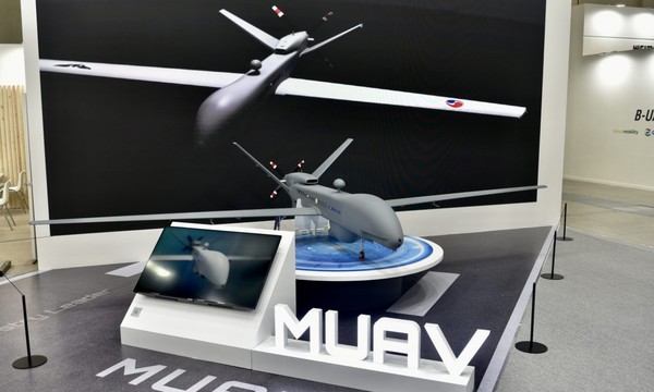 대한항공이 개발해 2023년 드론쇼 코리아에 전시한 중고도 무인기(MUAV) 축소모형. 사진=대한항공