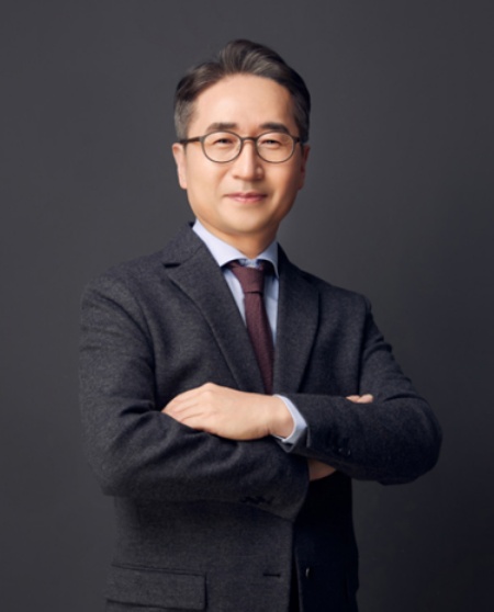 삼성전기가 유리기판 핵심 소재 사업을 위해 일본 스미토모화학 100%자회사 동우화인켐과 합작법인을 설립하기로 했다. 사진은 삼성전기의 장덕현 대표. 사진=삼성전기