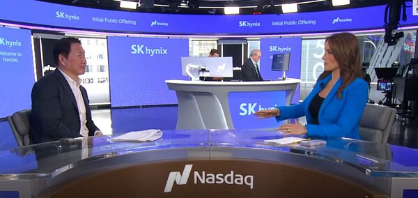 최태원 SK그룹 회장이 10일(현지시각) ADR 상장 첫날 CNBC에 출연해 인터뷰하고 있다. 사진=CNBC방송캡쳐