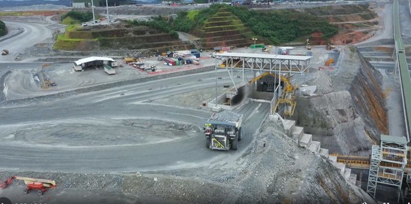 지난 2023년 파나마의 노천광산인 '코브레 파나마' 광산의 조업 현장. 사진=FQM